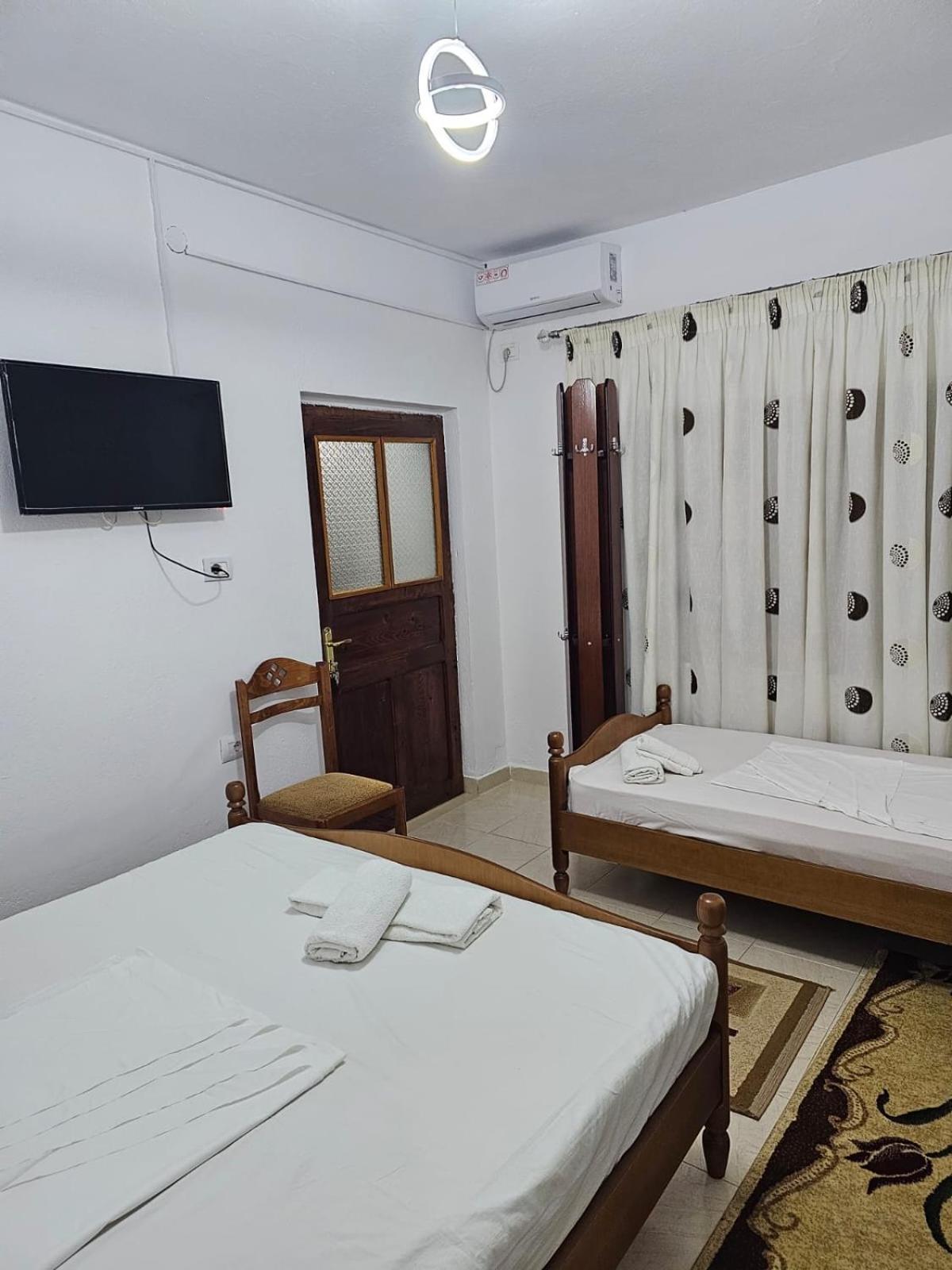 Hotel Bujtina Polimen Përmet Esterno foto